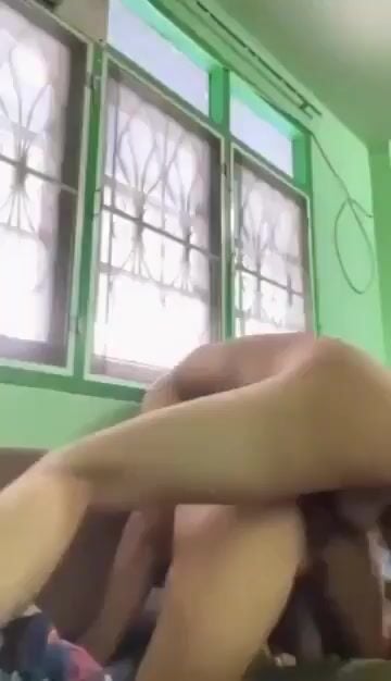 Thằng anh họ 21 tuổi đụ em gái 17 tuổi nhìn mặt khờ khờ đụ phát nào ra phát đó.